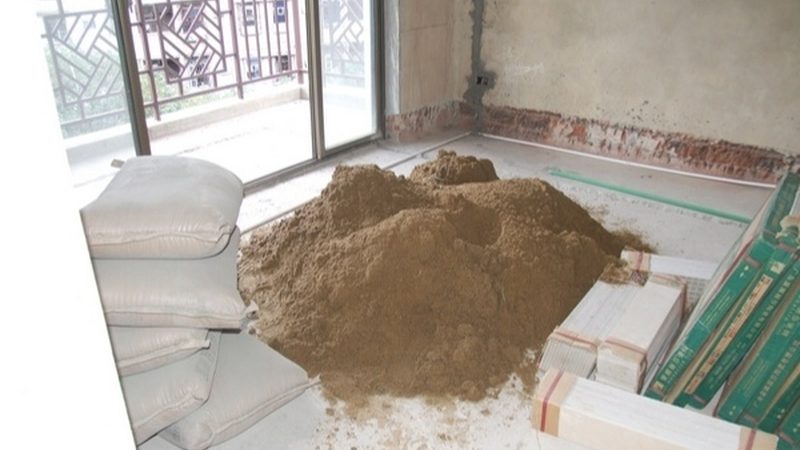 在翻新过程中，材料选择是影响成本的关键因素。以下是一些建议：